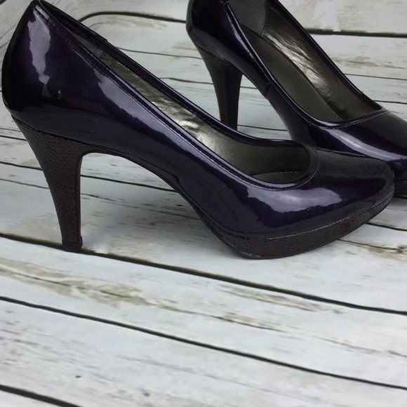 Shoes - Picture 2 of 4